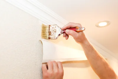 Pose de papier peint à Sayat — revêtements muraux et toiles de verre
